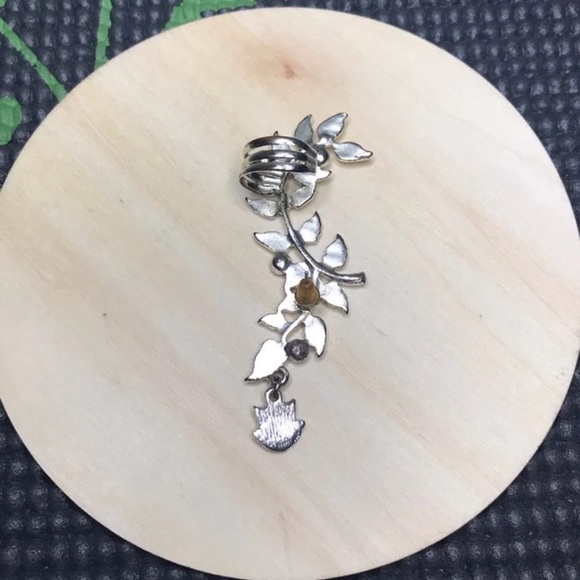 🦉 Owl’s Vineyard Ear Cuff 🦉 - Picture 3 of 6